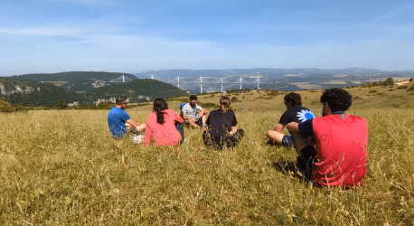 Élèves en formation au sein de l'école de parapente Acrobi à Millau